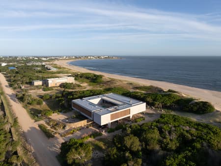LA SECRETA HOUSE